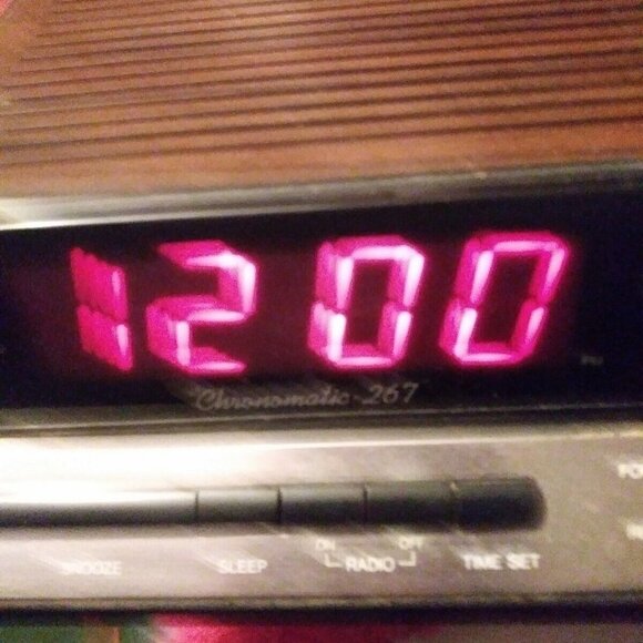 Radio Shack Chronomatic 267 AM/FM Radio Alarm Clock Vintage Tested Works - Picture 3 of 10